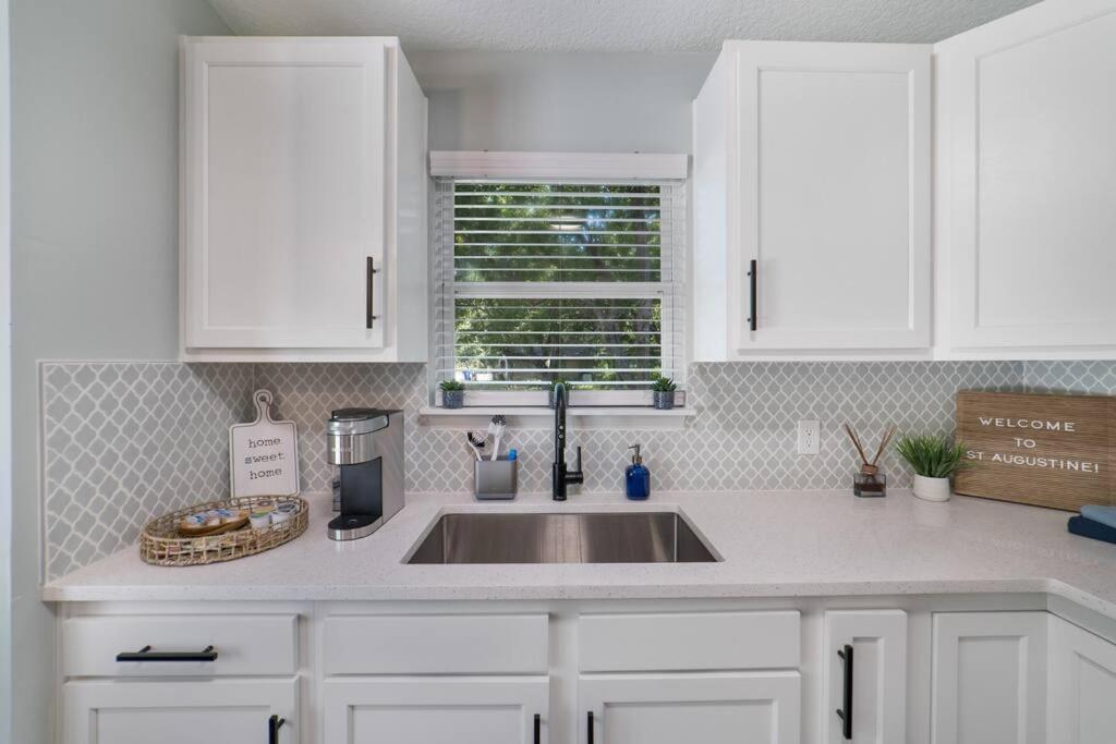 New Modern Bungalow Close To Downtown! Fully Fenced Yard St. Augustine Extérieur photo
