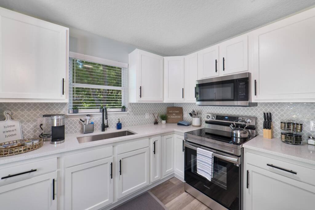 New Modern Bungalow Close To Downtown! Fully Fenced Yard St. Augustine Extérieur photo